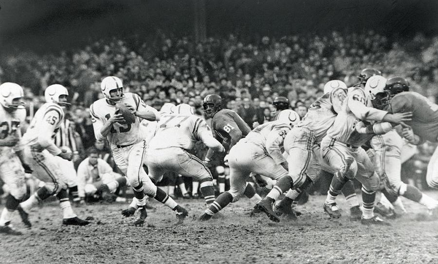1958 NFL Championship: Baltimore Colts v New York Giants Photograph by Robert Riger