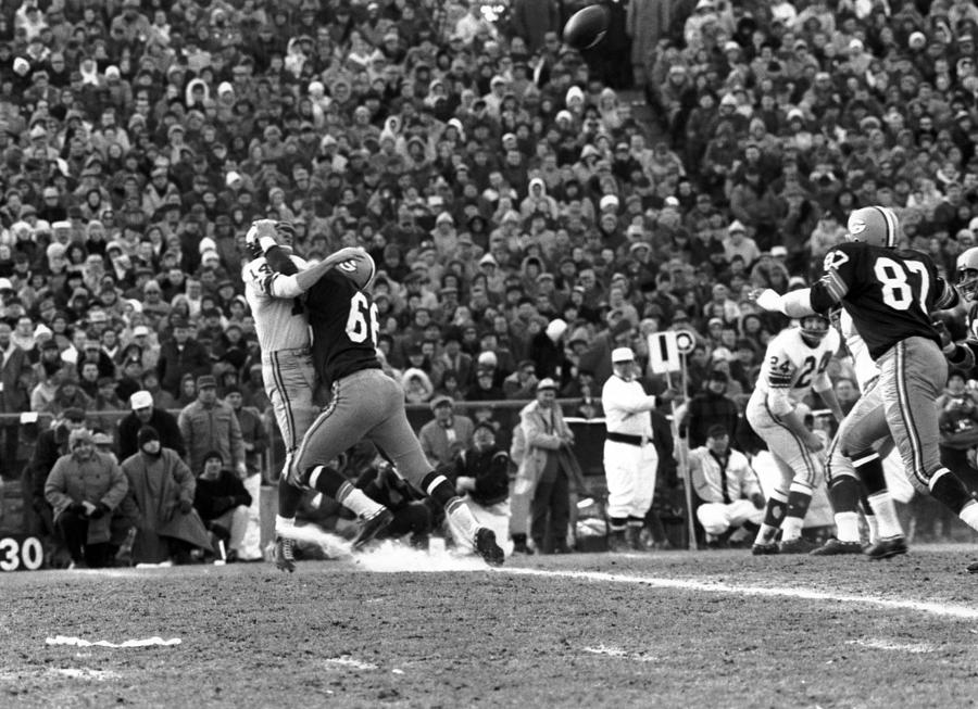1961 NFL Championship: New York Giants v Green Bay Packers Photograph by Robert Riger