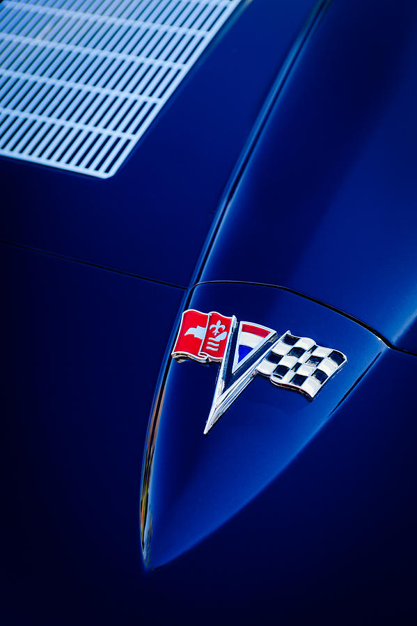 1963 Chevrolet Corvette Sting Ray Fuel Injected Split Window Coupe Hood Emblem Photograph by Jill Reger