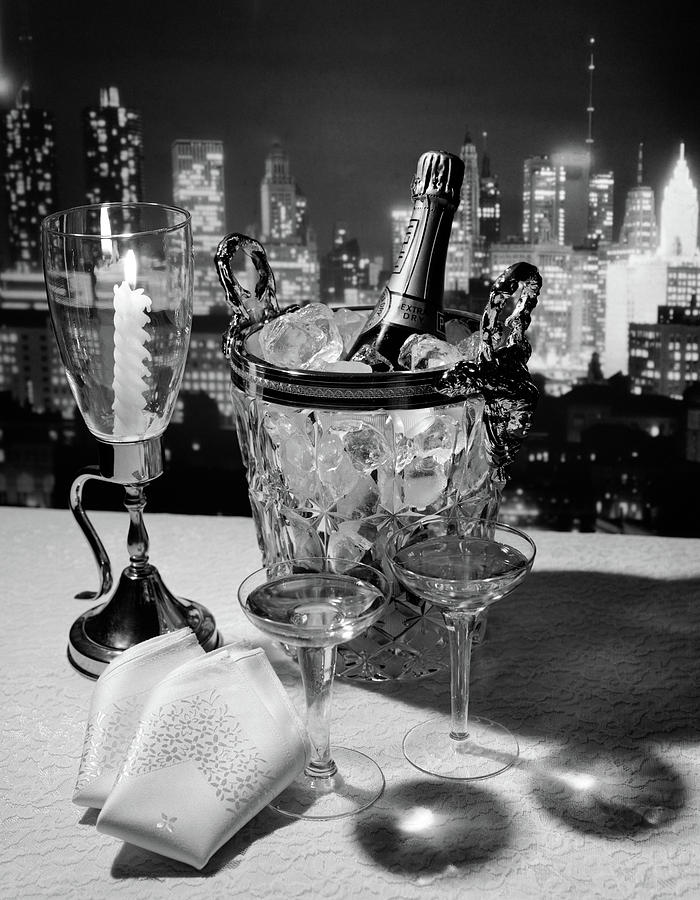 champagne black and white