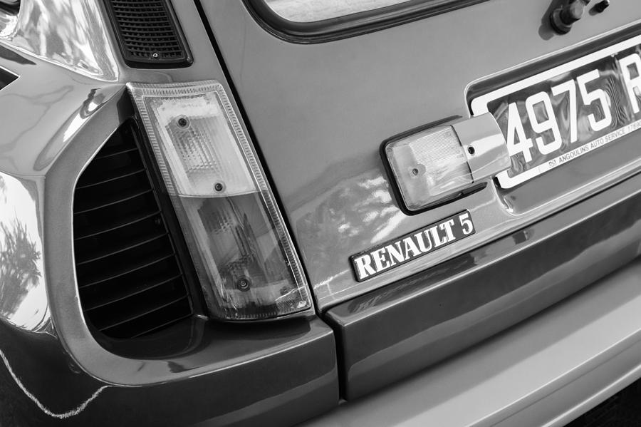 Black And White Photograph - 1980 Renault Series 1 R5 Turbo Taillight Emblem -0082bw by Jill Reger