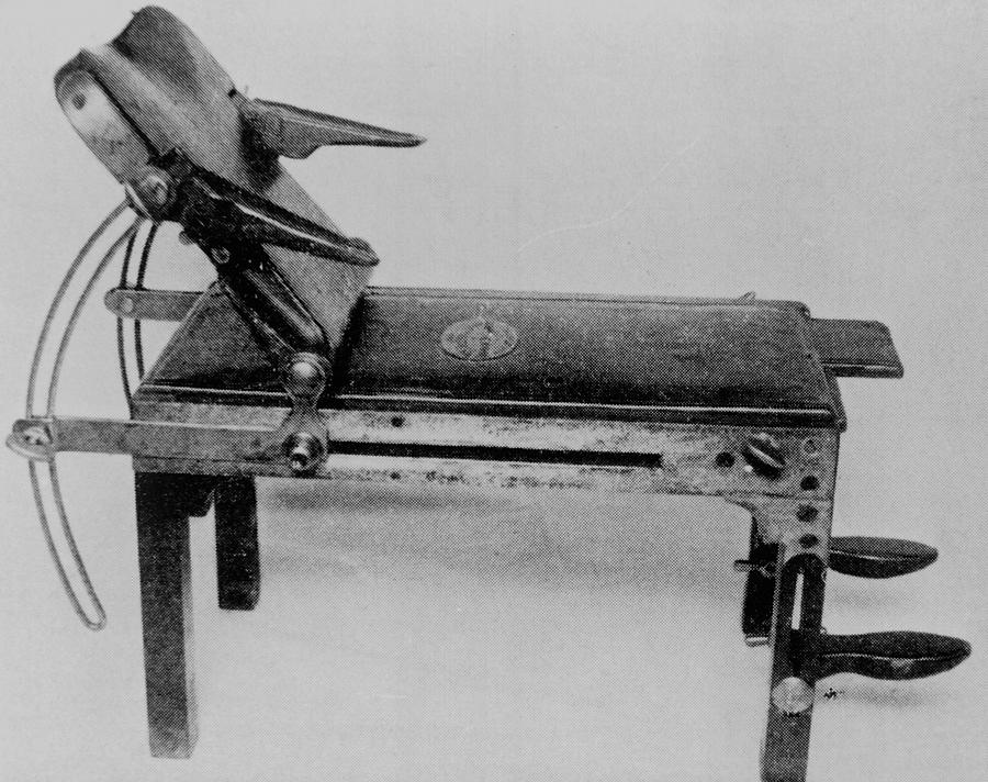 Lister Photograph - 19th Century Operating Table Used By Joseph Lister by Science Photo Library