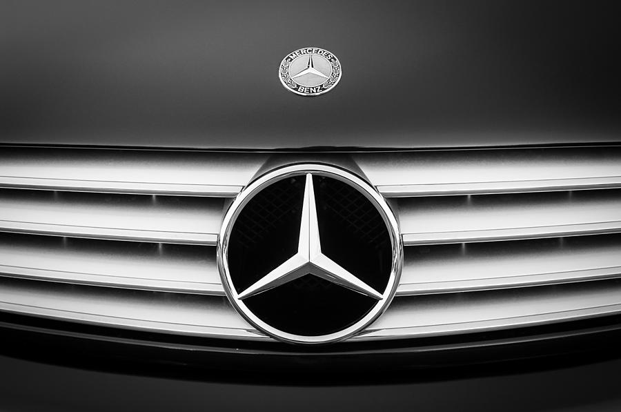 2003 Mercedes-Benz CL Grille Emblem Photograph by Jill Reger