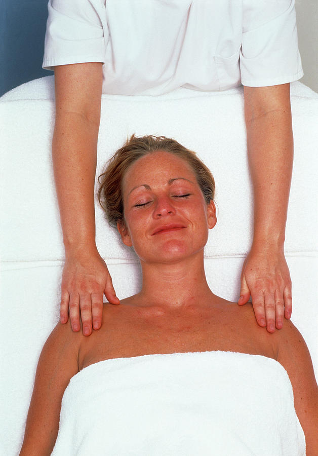 Aromatherapy Photograph - Aromatherapy Massage #2 by Mark Thomas/science Photo Library