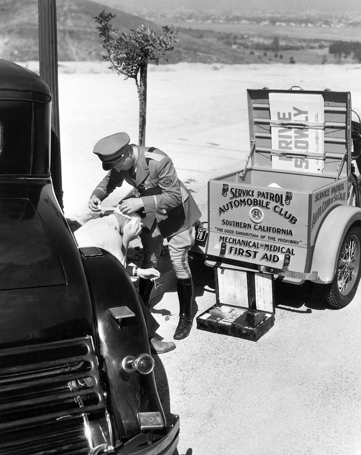 Auto Service Patrol Gives Aid #2 Photograph by Underwood Archives