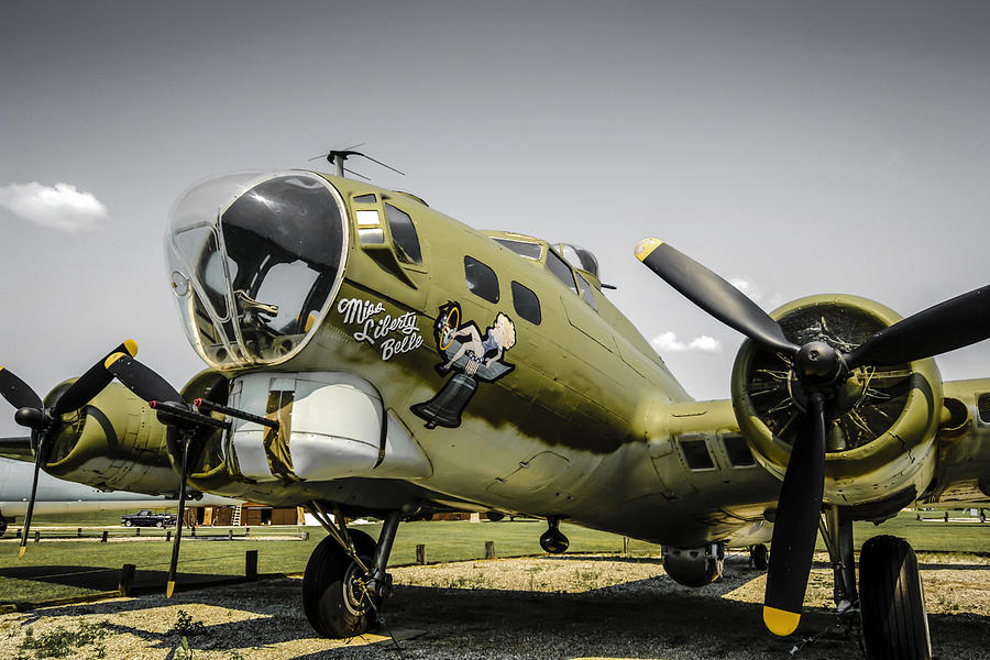 B17 Flying Fortress #2 Photograph by Chris Smith