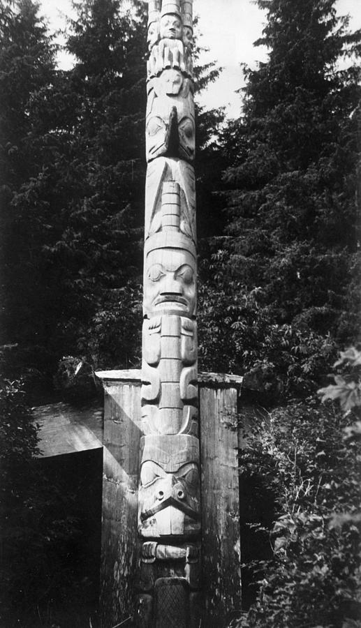 Canada Haida Totem Pole Photograph by Granger - Pixels