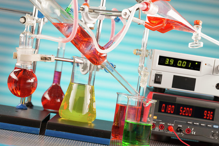 Chemistry Experiment In Lab Photograph by Wladimir Bulgar