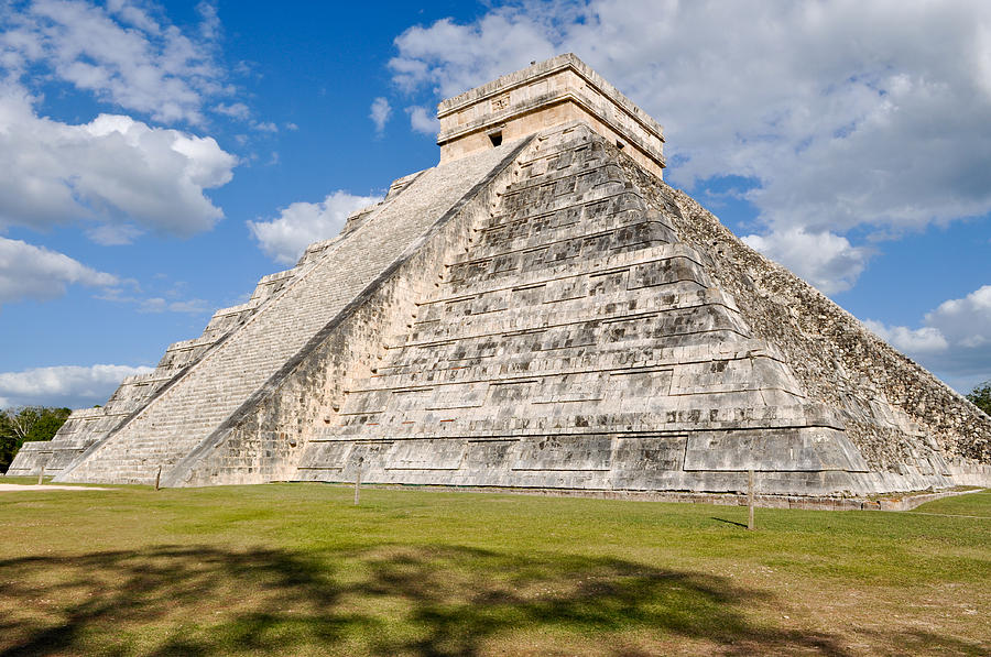 Chichen Itza Ancient Ruins in Mexico are a popular tourist desti #2 ...