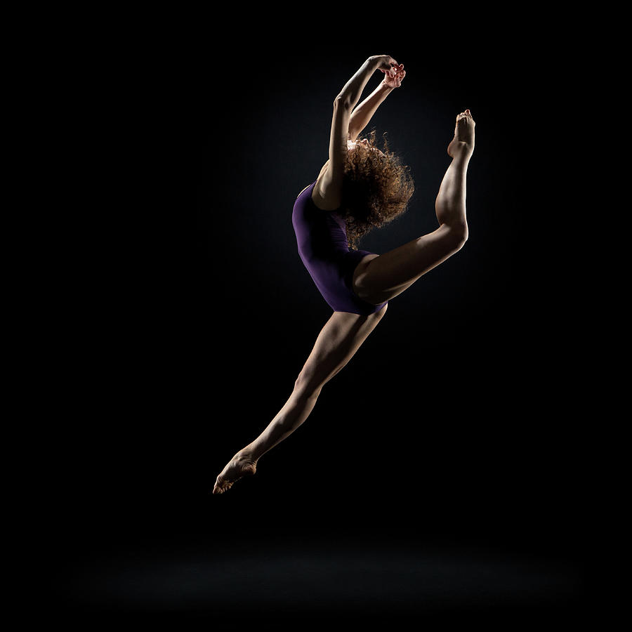 5 Dancer Pose Variations for Different Practice Levels - DoYou