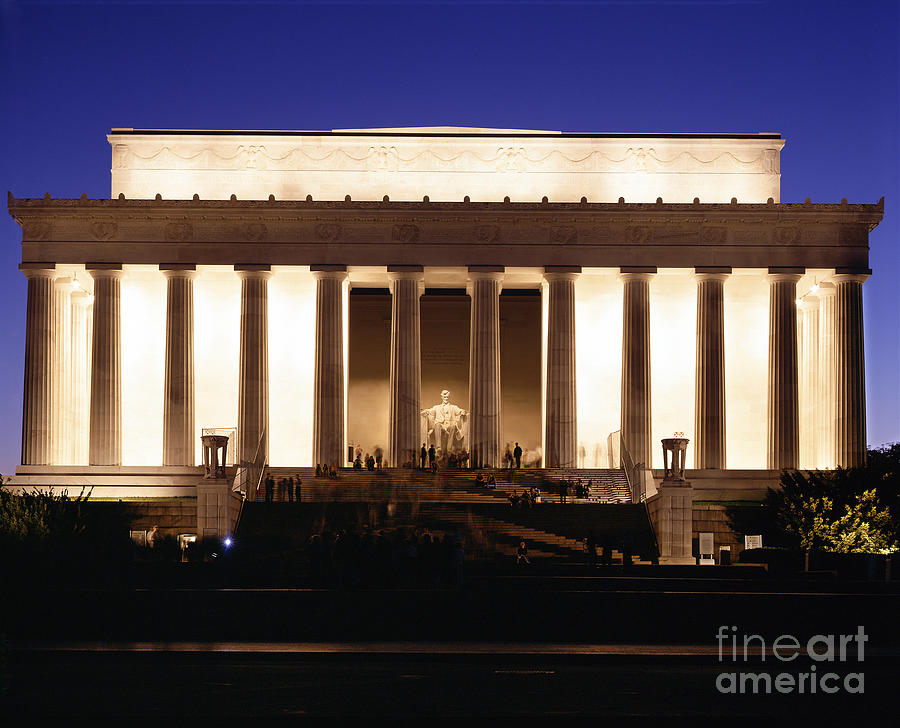 Abraham Lincoln Photograph - Dusk View Of The Lincoln Memorial #2 by Rafael Macia