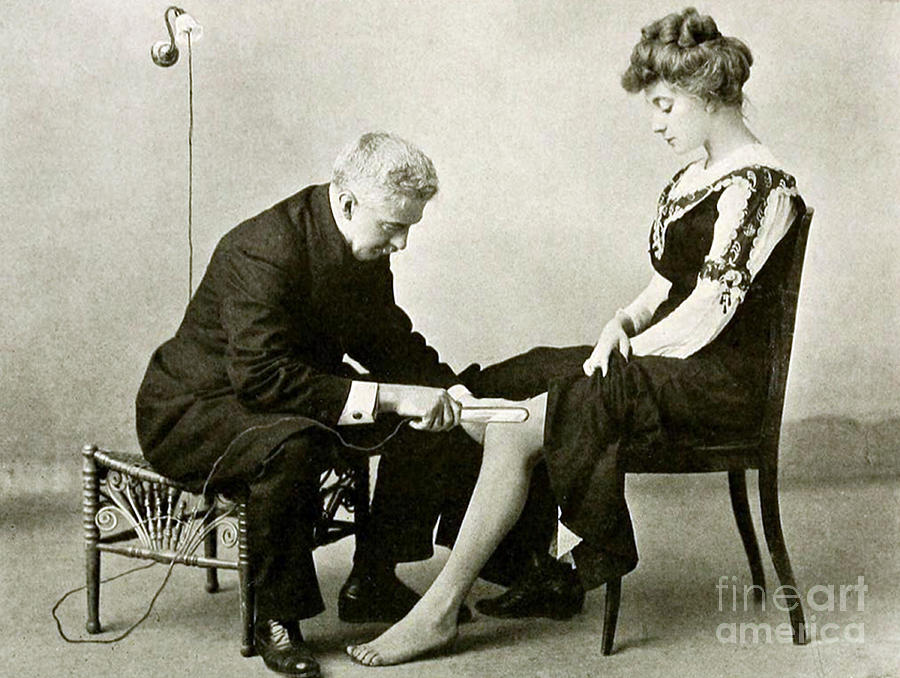 Electro-therapeutics, 1910 #2 Photograph by Science Source