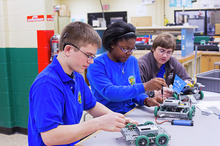 Toledo Photograph - Engineering Academy Robotics Students #2 by Jim West