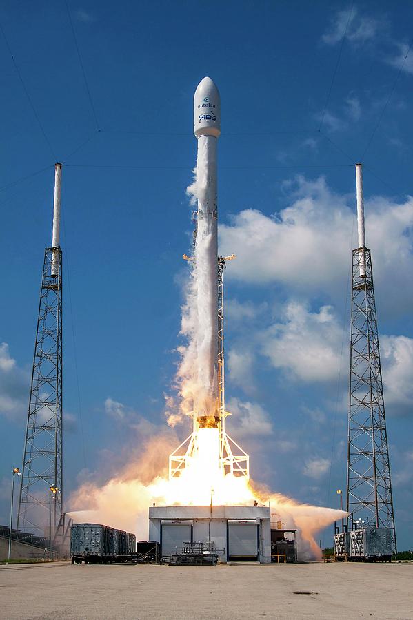 Transportation Photograph - Falcon 9 Rocket Launch By Spacex #2 by Spacex/science Photo Library