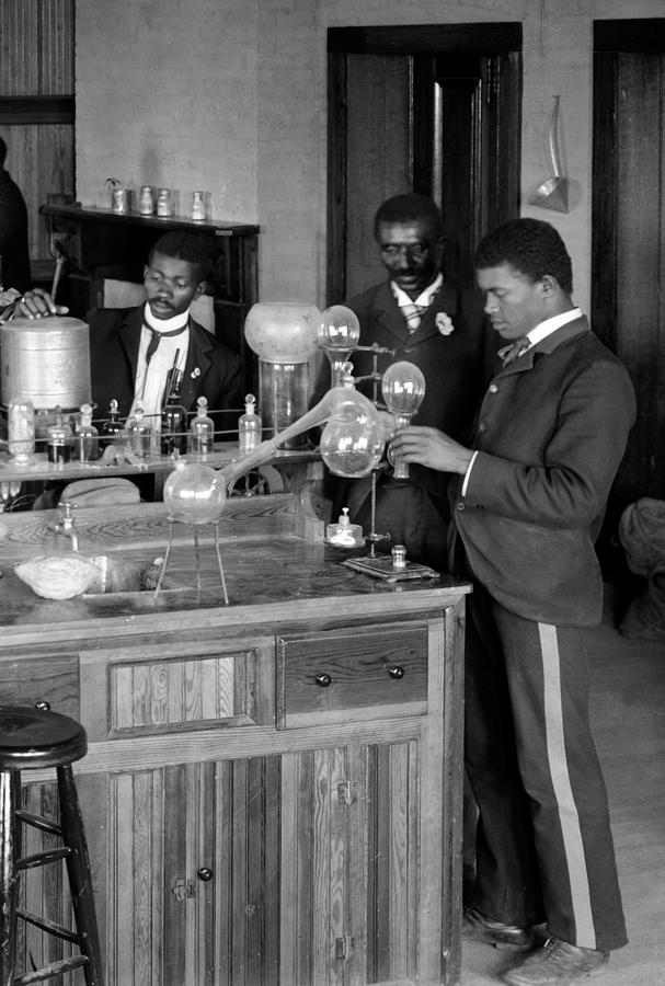 George W. Carver Teaching At Tuskegee #2 Photograph by Science Source