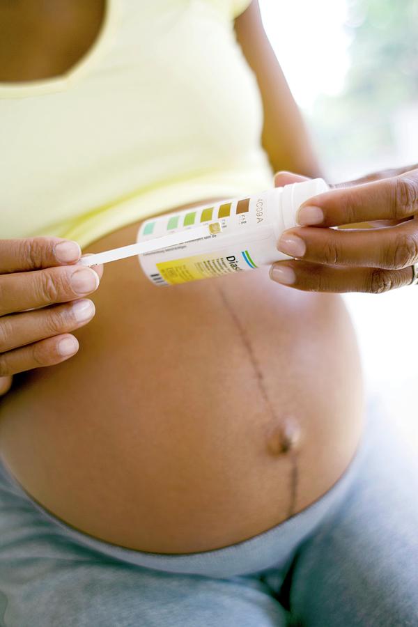 Glucose Test During Pregnancy Photograph by Ian Hooton/science Photo