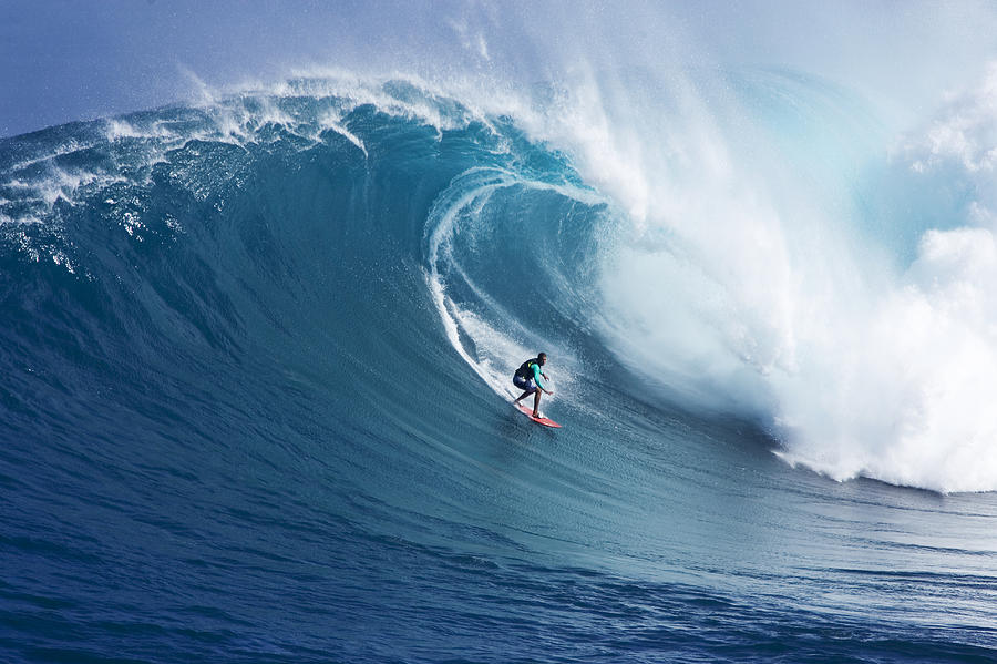 Hawaii, Maui, Yuri Farrant Surfs Huge Wave At Jaws, Aka Peahi ...