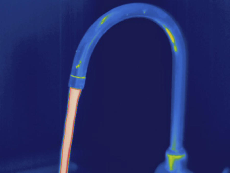 Hot Water Running, Thermogram #2 Photograph by Science Stock Photography