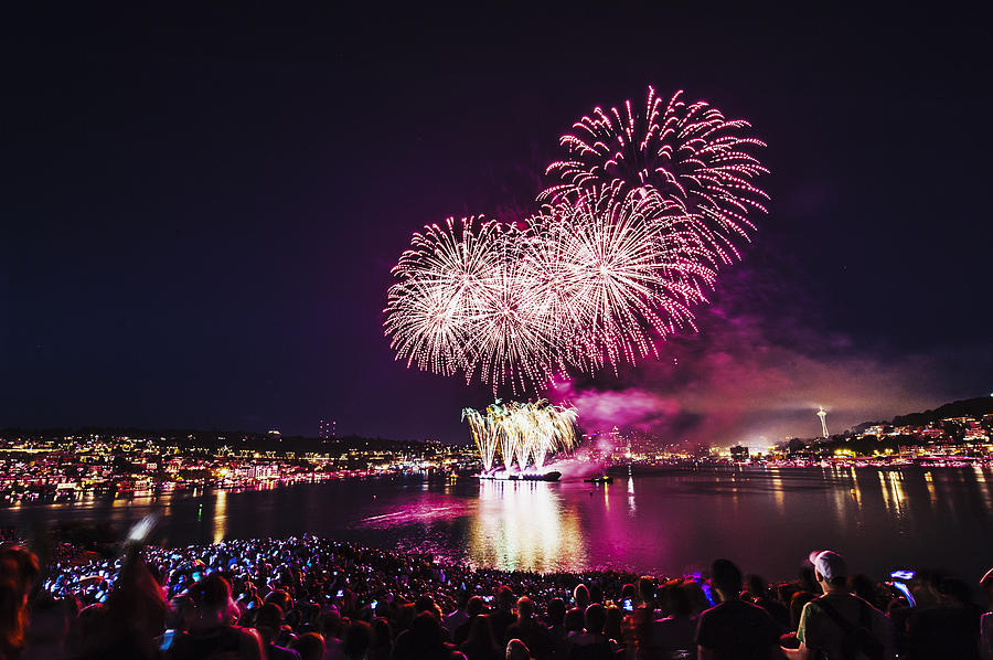July 4th Fireworks at Lake Union #3 Photograph by Hisao Mogi