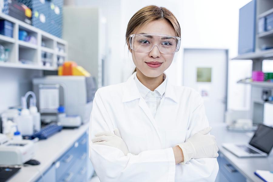 Lab Assistant With Arms Folded Photograph by Science Photo Library