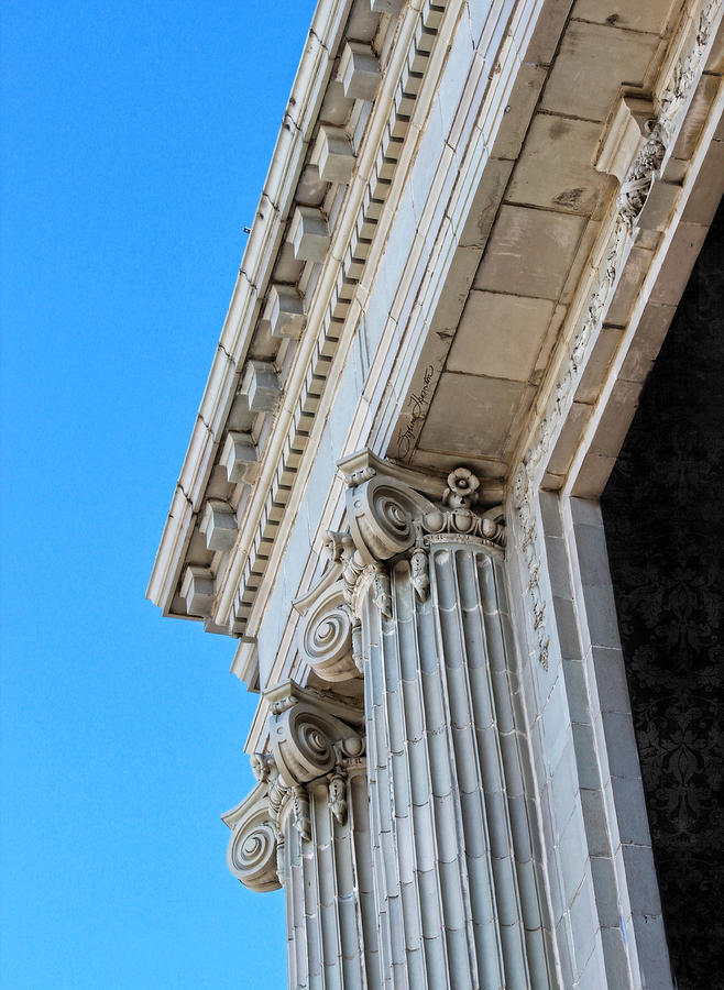 Lincoln County Courthouse Columns Looking Up 02 #2 Photograph by Sylvia Thornton