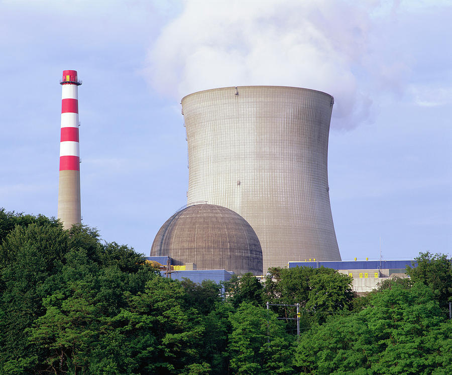 Nuclear Power Station Photograph by Martin Bond/science Photo Library