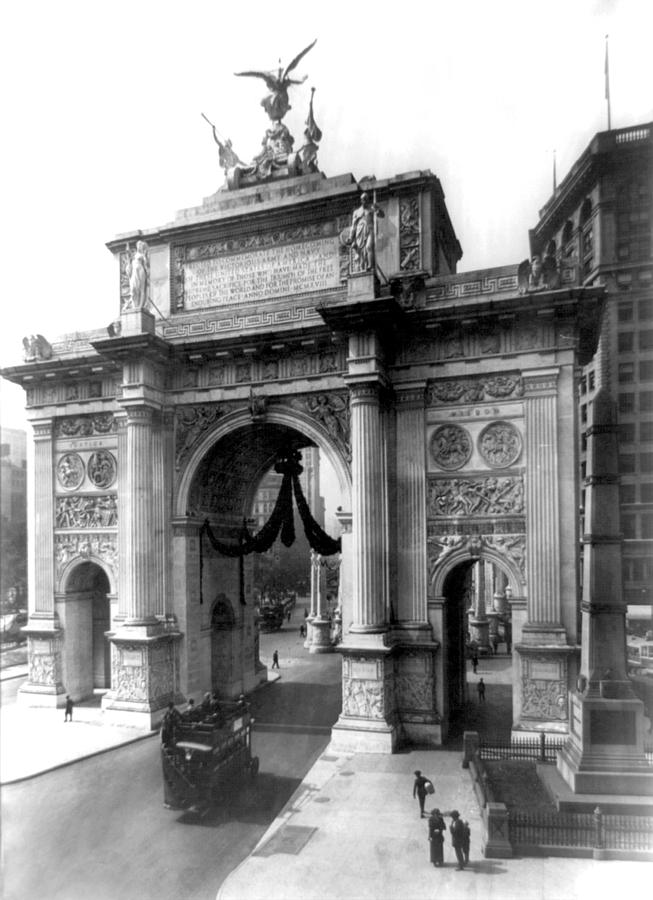 Nyc, Wwi Victory Arch At Madison #2 Photograph by Science Source