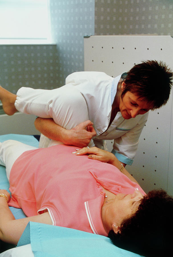 Osteopathy Photograph - Osteopathy #2 by Antonia Reeve/science Photo Library