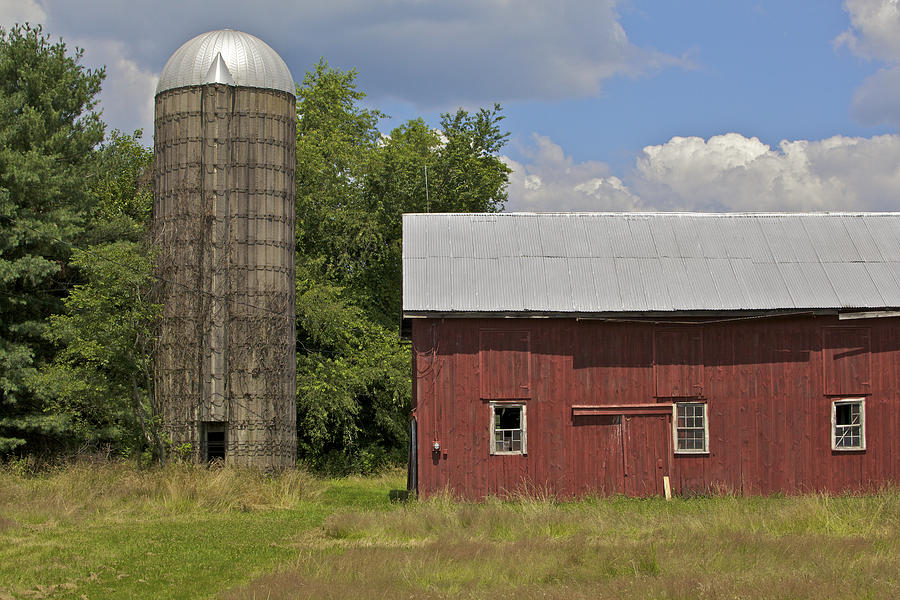 Red Weathered Farm Barn of New Jersey Photograph by David Letts