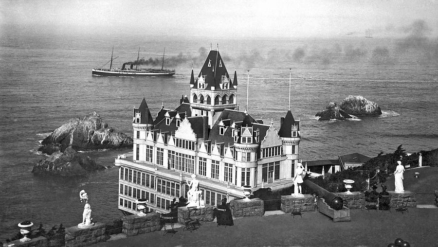 San Francisco Photograph - San Francisco Cliff House #2 by Underwood Archives
