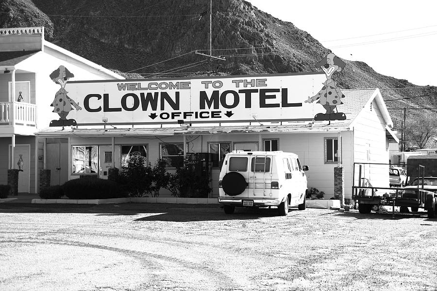 Tonopah Nevada - Clown Motel #2 Photograph by Frank Romeo