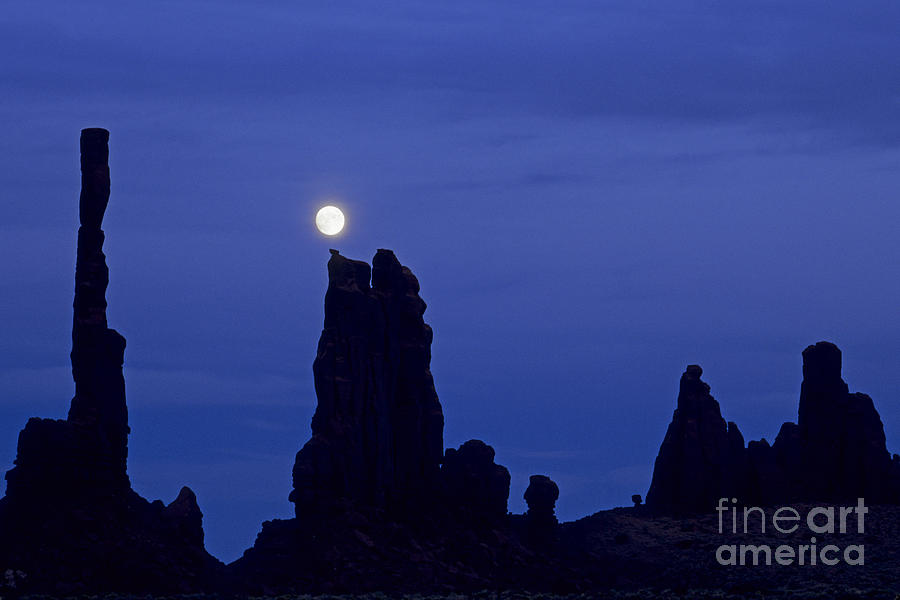 Totem Pole Yei Bi Chei Moonrise #2 Photograph by Fred Stearns