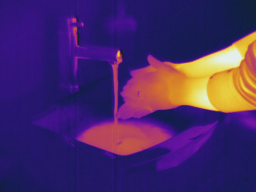 Washing Hands, Thermogram #2 Photograph by Science Stock Photography