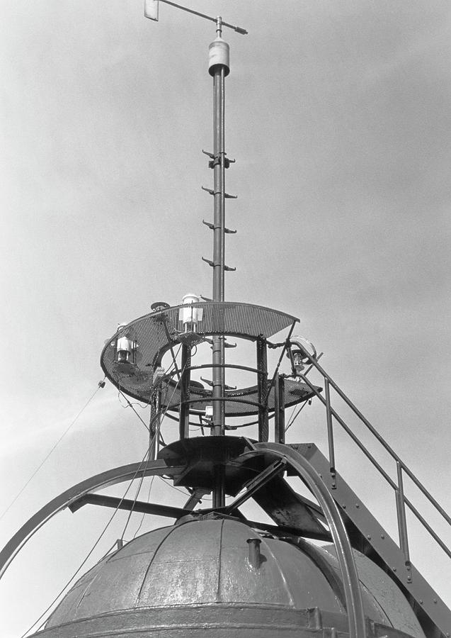 Richmond Photograph - Weather Instruments #2 by British Crown Copyright, The Met Office / Science Photo Library