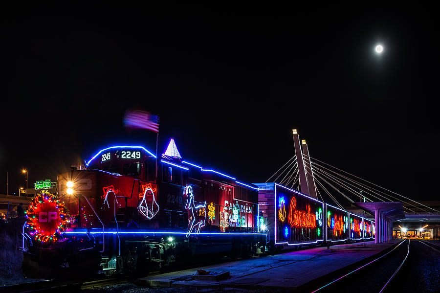 2014 Canadian Pacific Holiday Train Photograph by Randy Scherkenbach ...