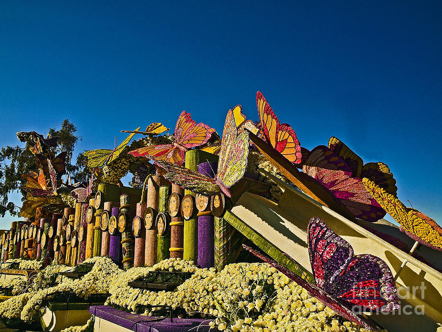 Flower Photograph - 2015 Rose Parade Float With Butterflies 15rp044 by Howard Stapleton
