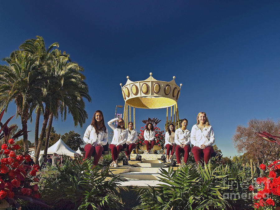 2015 Rose Parade Queen and her court 15RP031 Photograph by Howard
