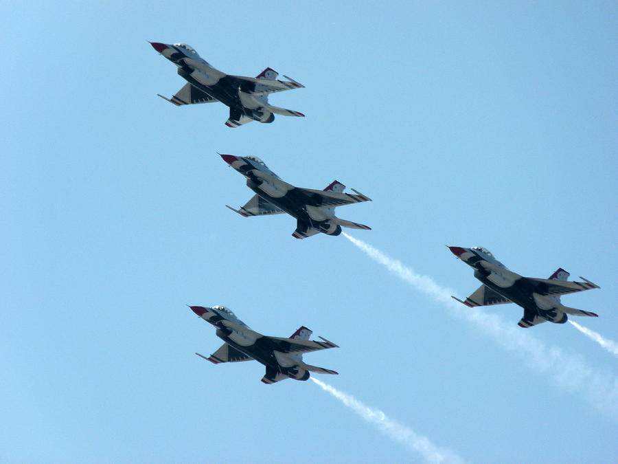 USAF Thunderbirds #22 Photograph by Jeff Lowe