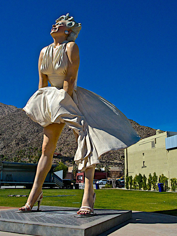 Marilyn takes a shower! Giant Monroe statue is hosed down in Palm Springs