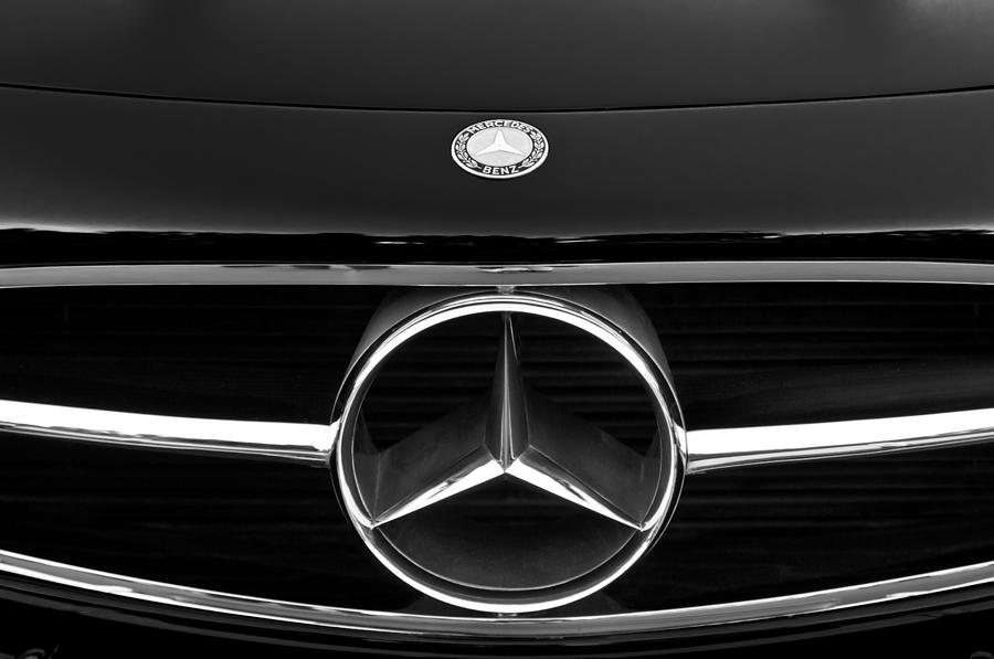 300 Mercedes-benz Sl Roadster Hood Emblem Photograph by Jill Reger