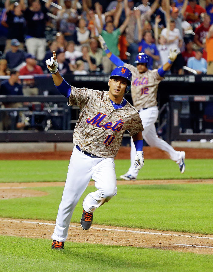 Atlanta Braves V New York Mets Photograph by Jim Mcisaac Atlanta Braves V New York Mets Photograph by Jim Mcisaac