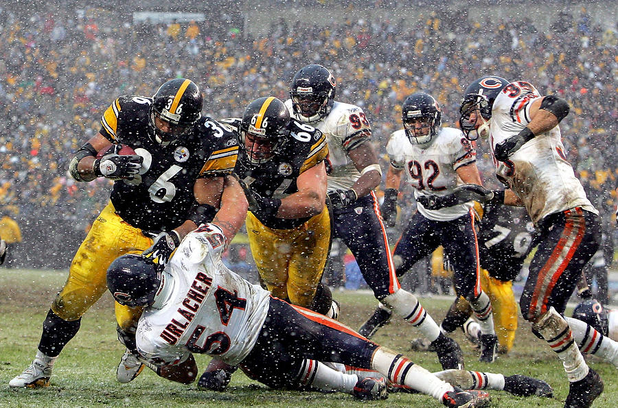 Chicago Bears v Pittsburgh Steelers Photograph by Ezra Shaw