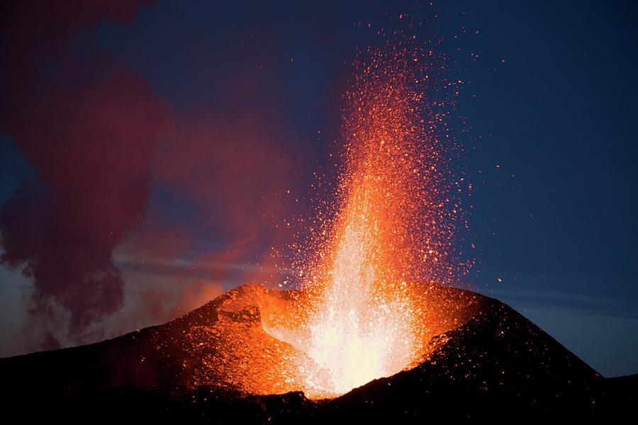 Eyjafjallajokull Eruption Photograph by John Beatty/science Photo ...