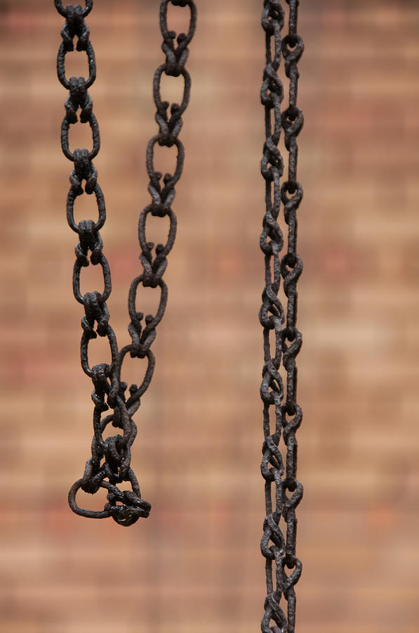 Hanging Chain Photograph