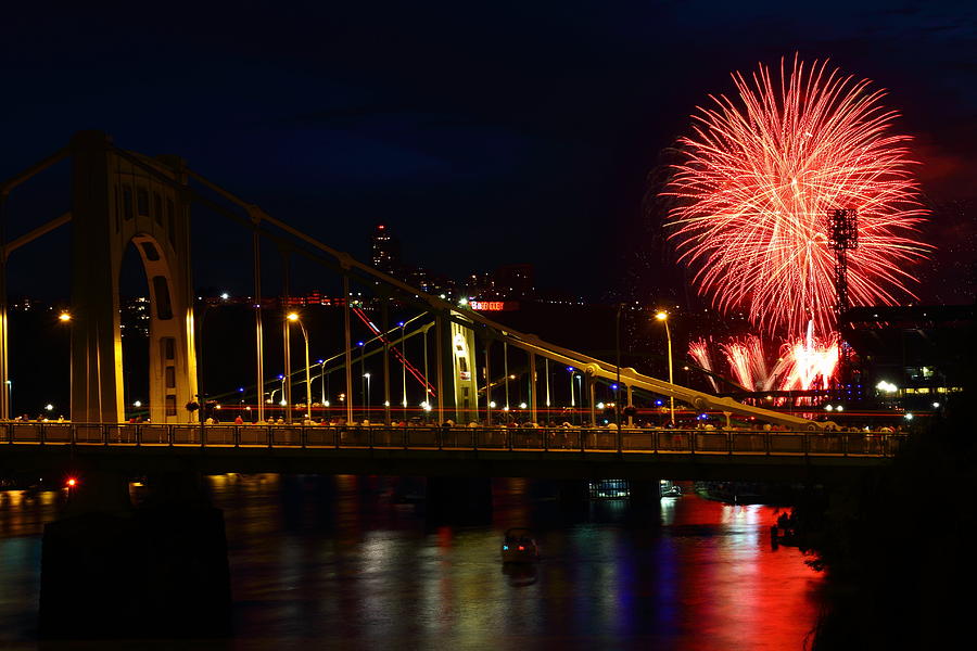 July 4th Fireworks in Pittsburgh Photograph by Jetson Nguyen Fine Art