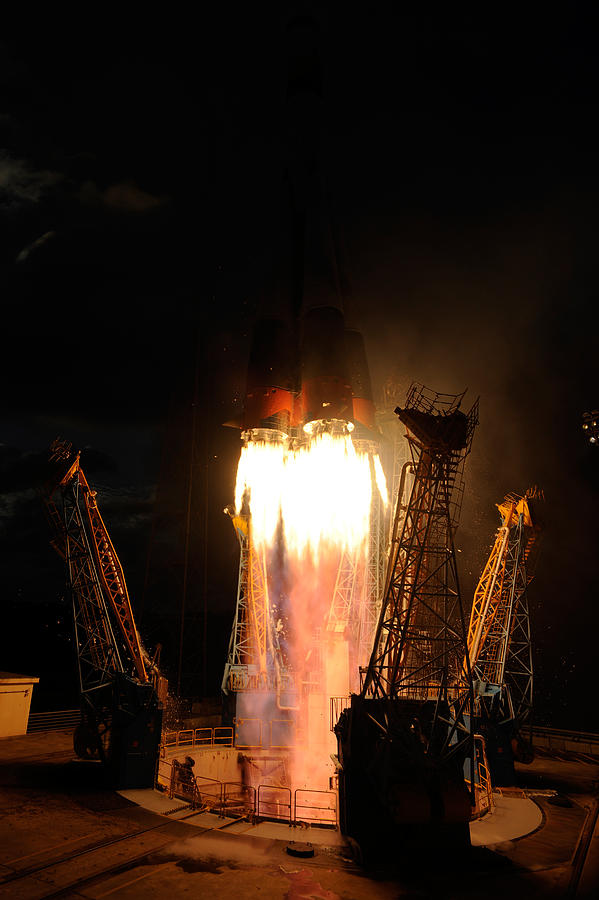 Launch Of Soyuz Vs07 2014 #3 Photograph by Science Source
