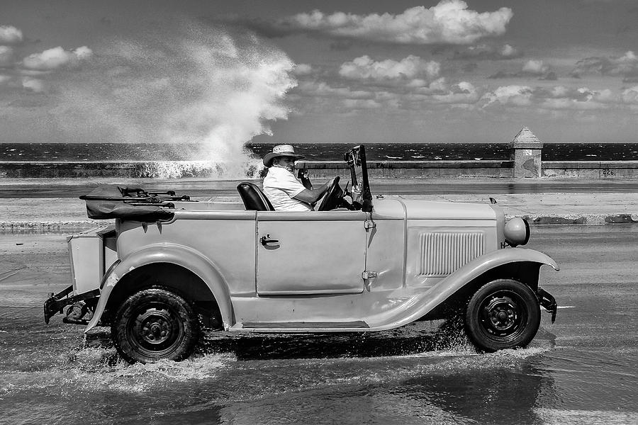 Black And White Photograph - Malecon #3 by Andreas Bauer