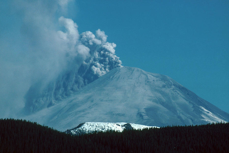 Mount St. Helens Photograph by Thomas And Pat Leeson | Fine Art America