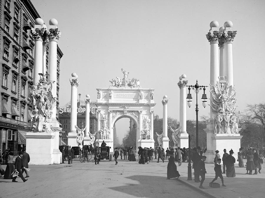 Nyc, Madison Square, Dewey Arch, 1900 #3 Photograph by Science Source