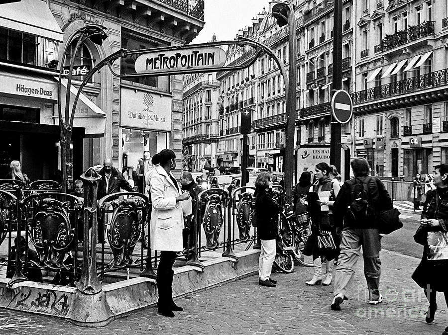 Paris - France - Street Scene #3 Photograph by Carlos Alkmin